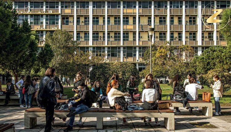 جامعة أرسطو في اليونان