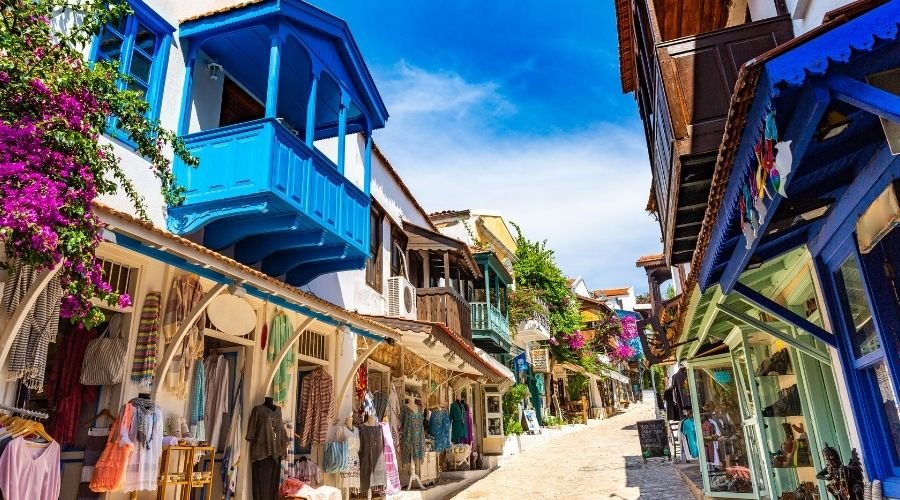 سوق كونيالتي في أنطاليا